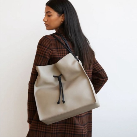 Von Holzhausen Made in Italy Elegant Beige Tote bagwith black strap & drawstring - Picture 2 of 16